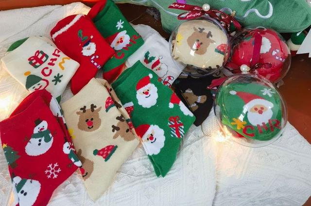 Christmas Cartoon Print Socks Product Image