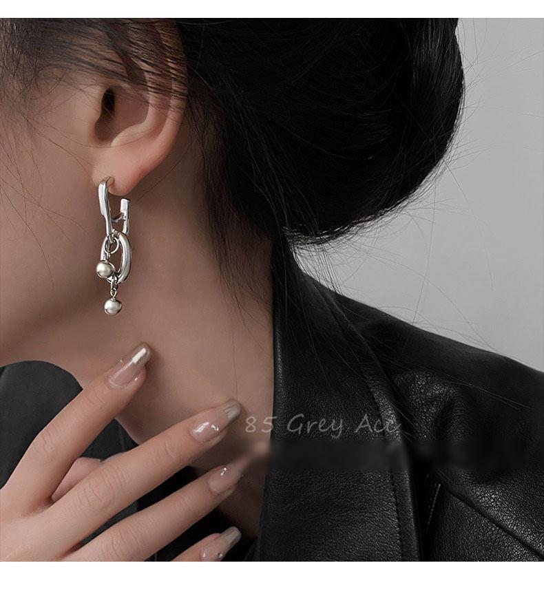 Metal Bead Drop Earring Product Image