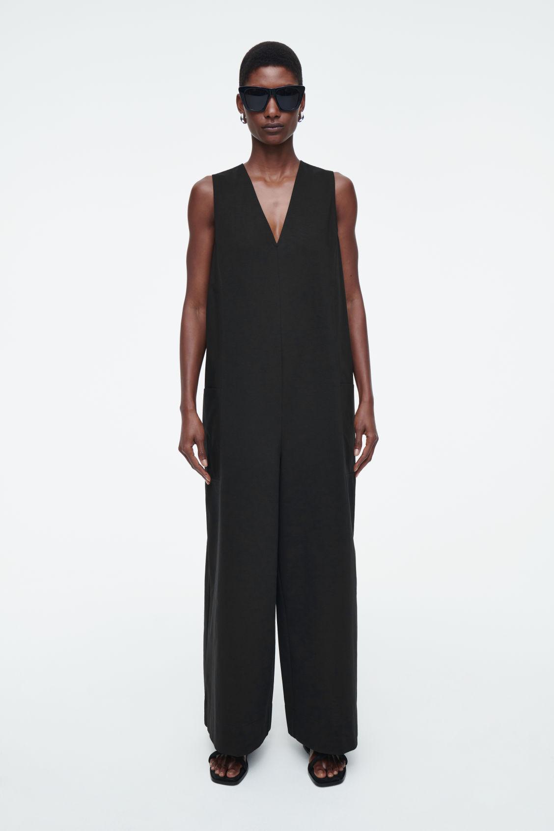 OVERSIZED V-NECK JUMPSUIT Product Image