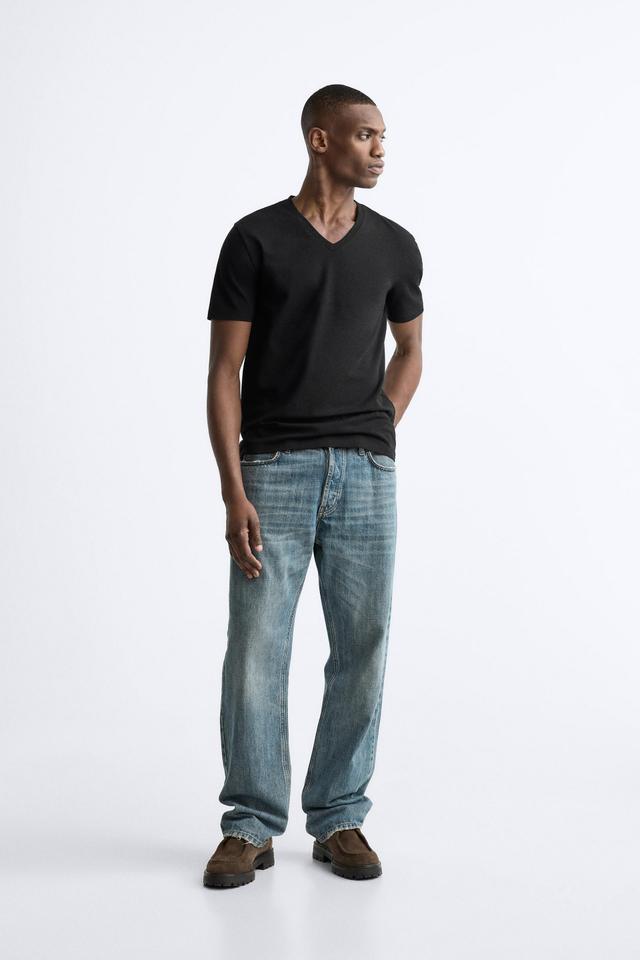 BASIC V-NECK T-SHIRT Product Image