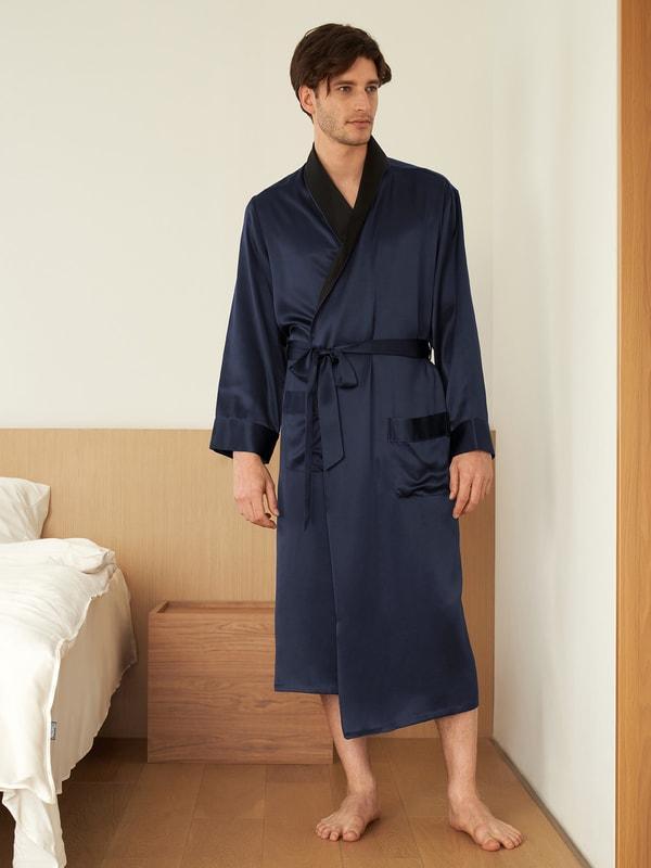 22 Momme Black Collar Silk Robe Product Image