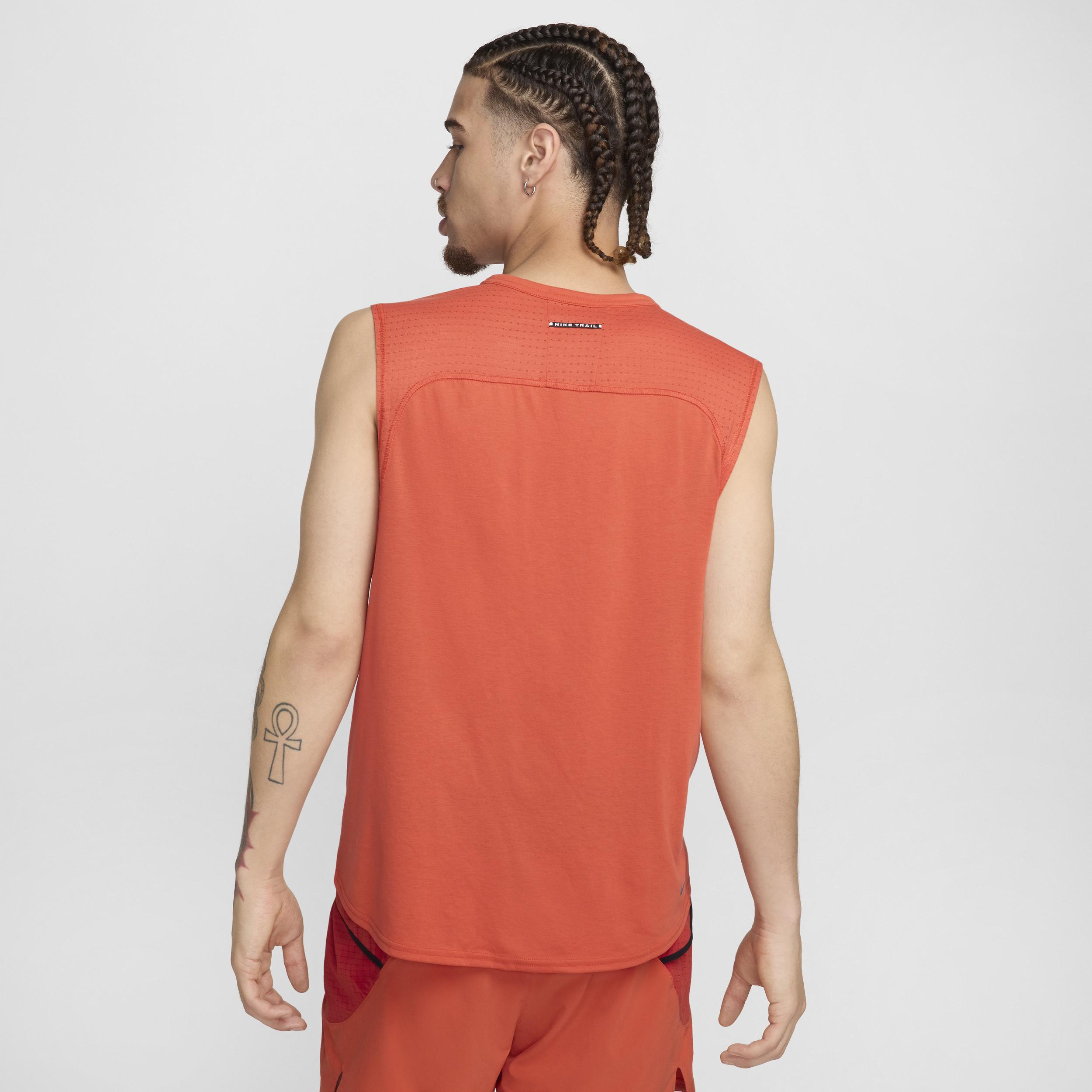 Nike Men's Solar Chase Dri-FIT Sleeveless Running Top Product Image