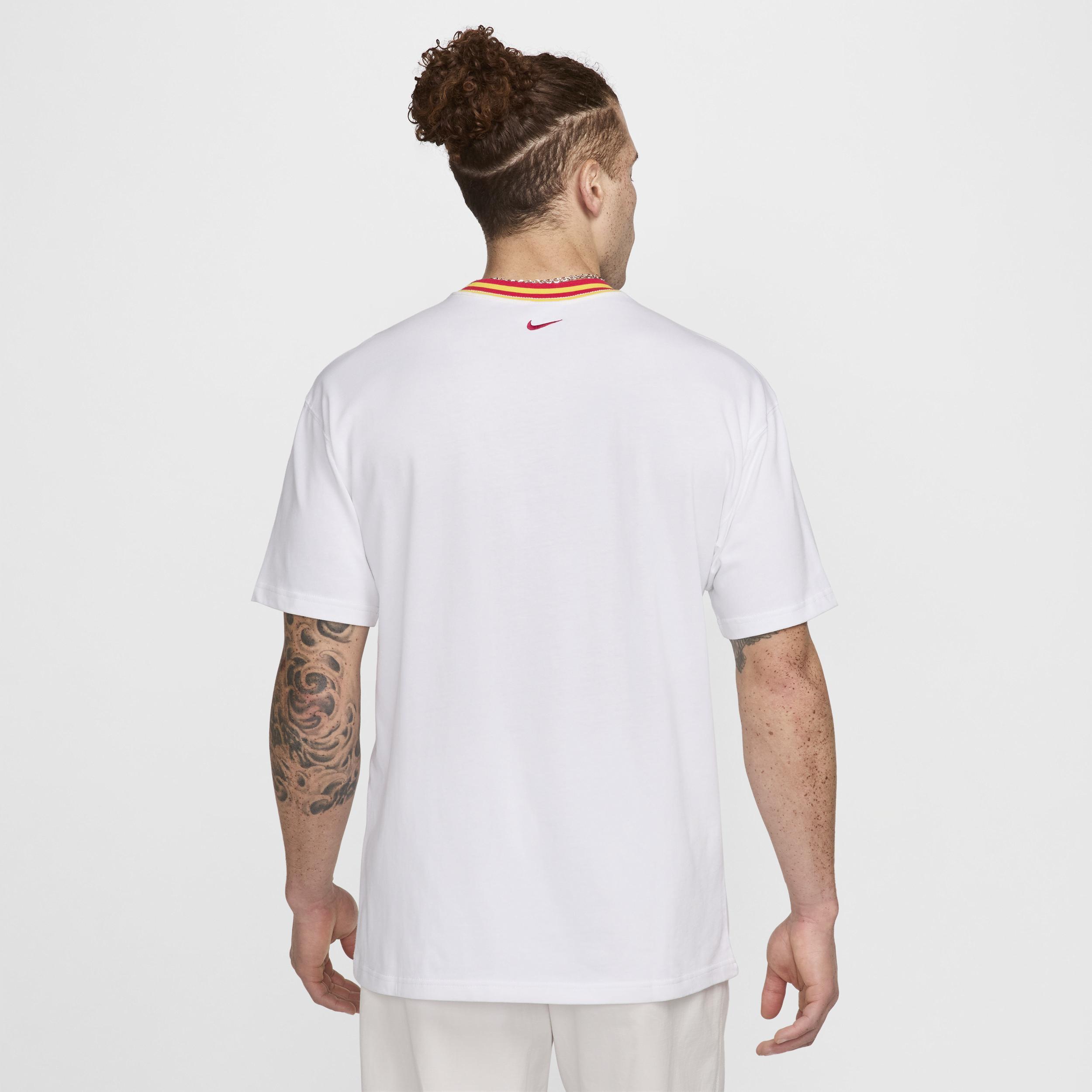 Liverpool FC Premium Essential Men's Nike Soccer T-Shirt Product Image