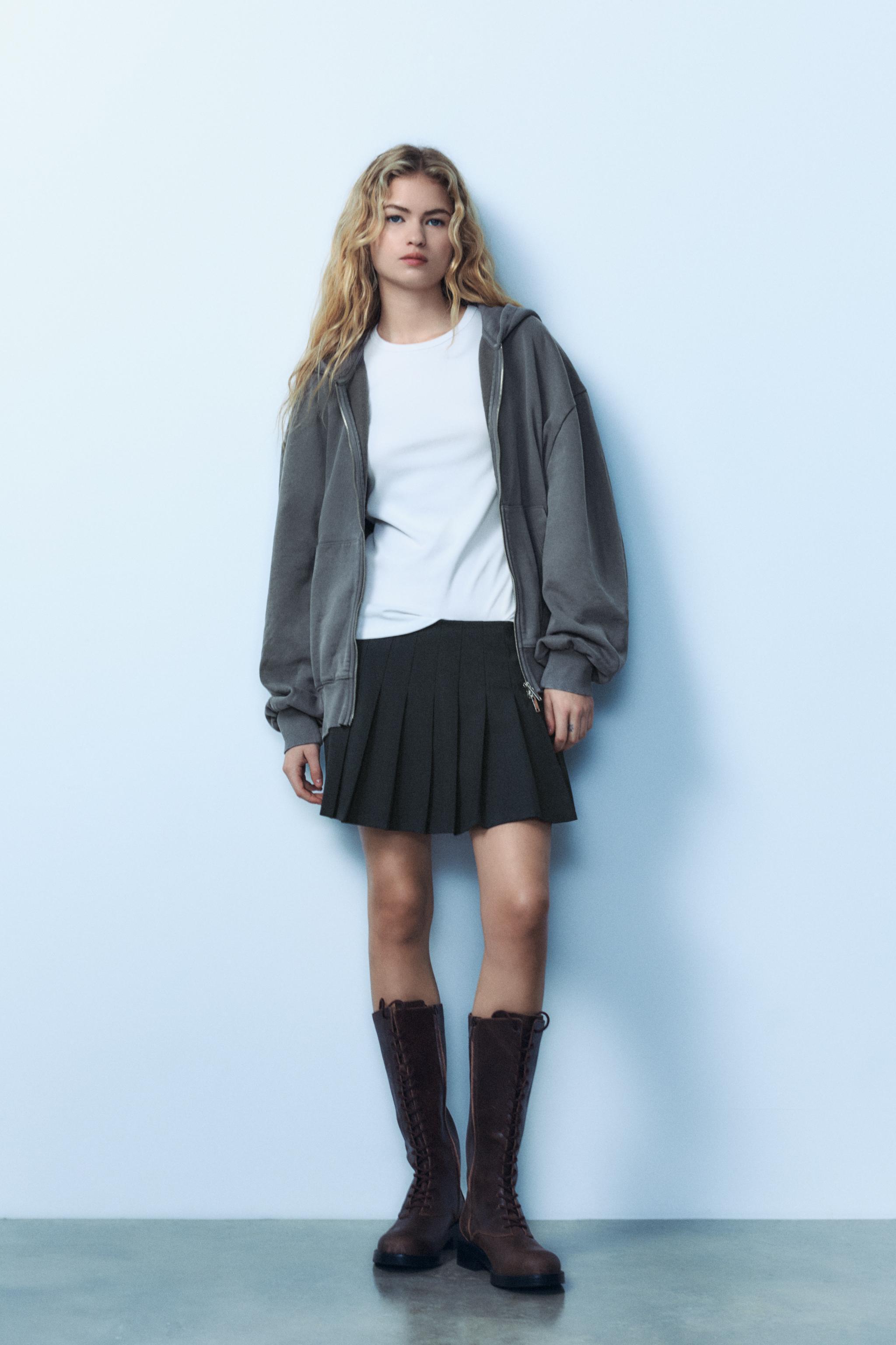 PLEATED SKORT Product Image