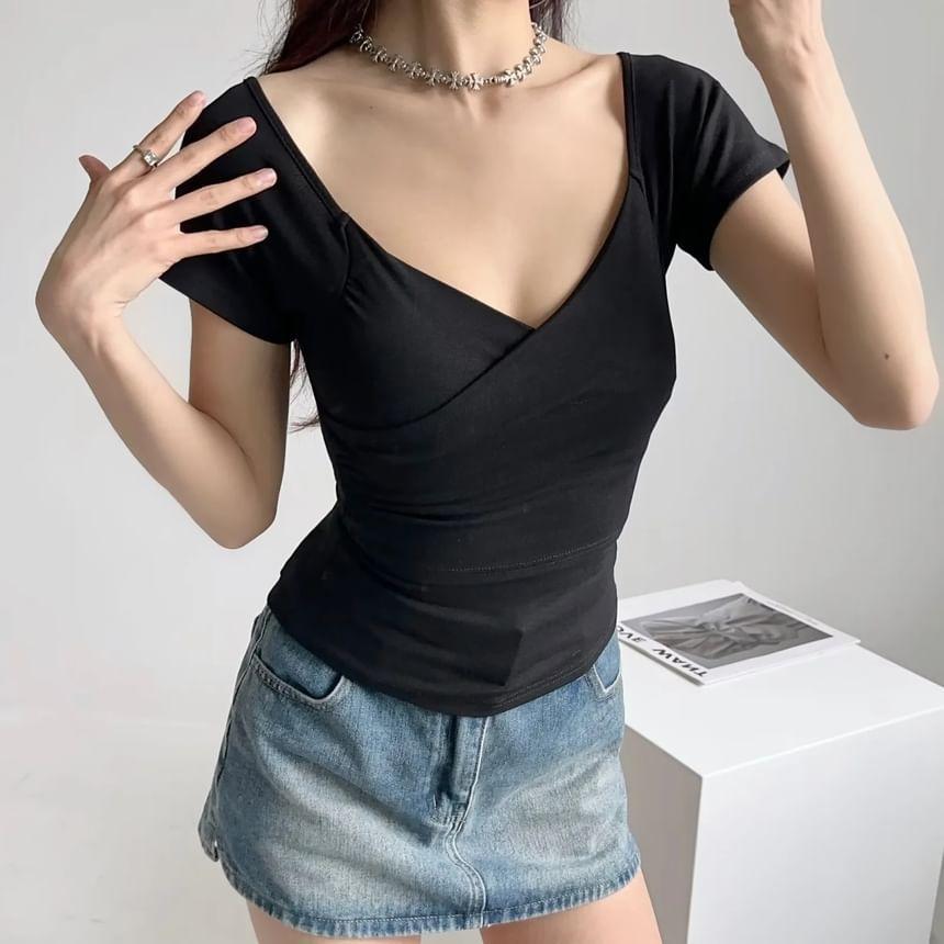 Short Sleeve V-Neck Plain Slim-Fit Crop Top Product Image