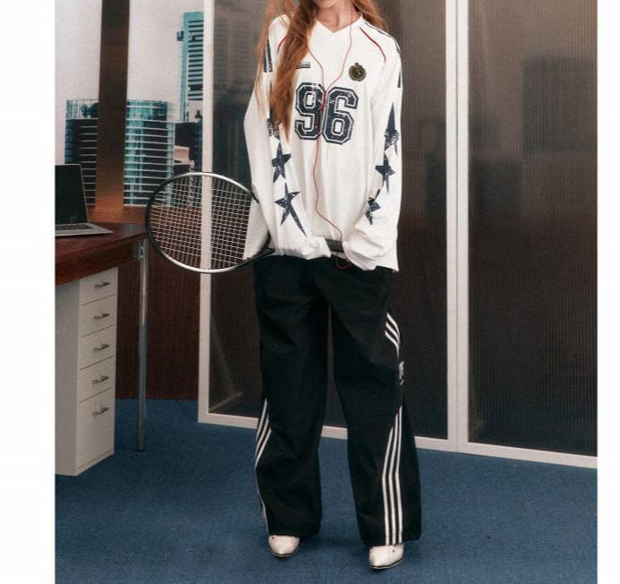 Long Sleeve V-Neck Star & Numbering Print Loose-Fit Sweatshirt Product Image