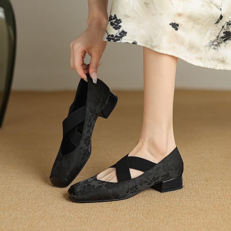 Cap Toe Floral Chunky Heel Mary Jane Shoes Product Image