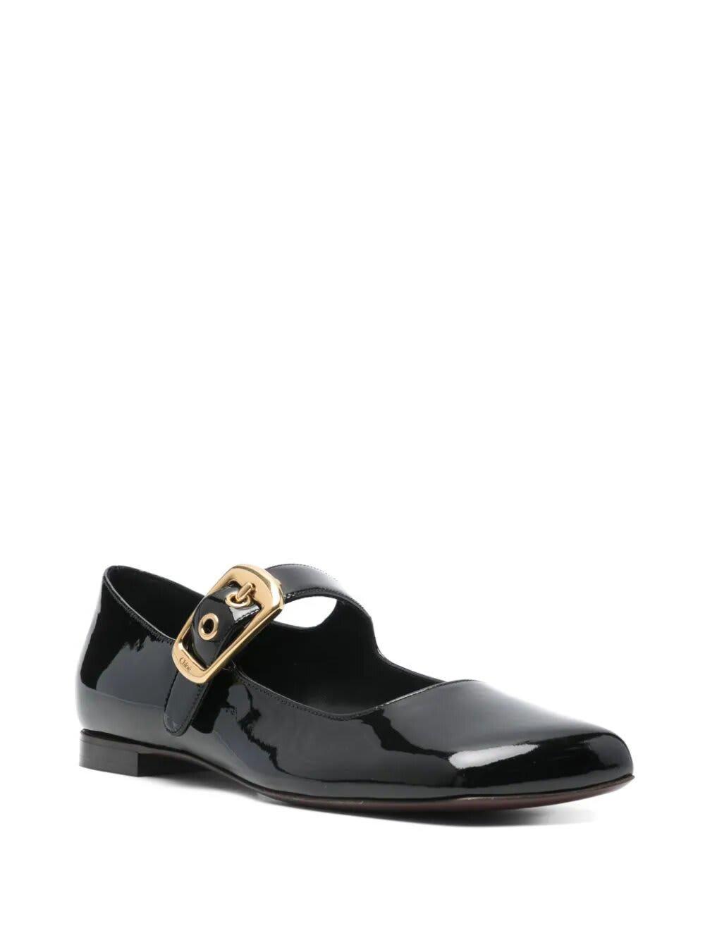 Buckled Ballet Flats In Schwarz Product Image