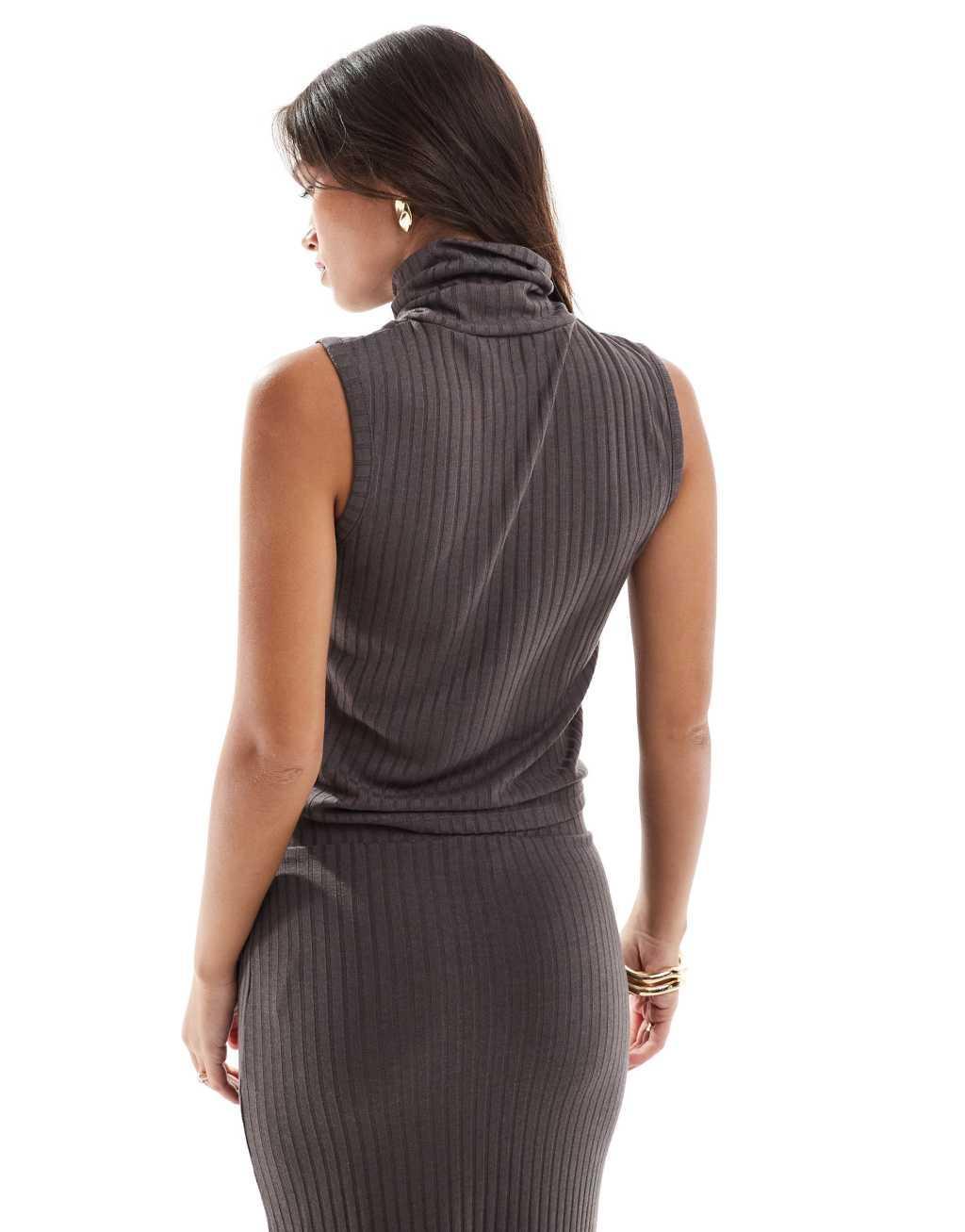 Vero Moda mix & match ribbed jersey crop top in taupe gray - part of a set Product Image