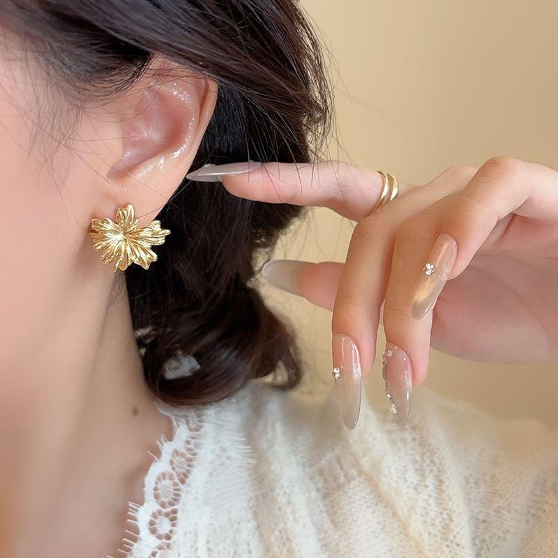 Floral Stud Earring Product Image