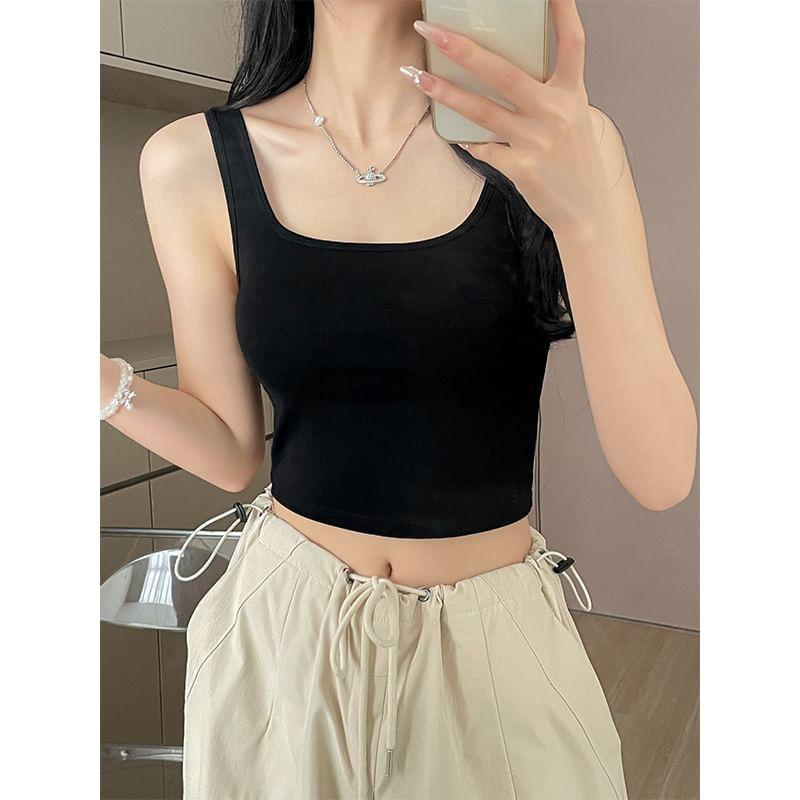 Scoop Neck Plain Crop Tank Top Product Image