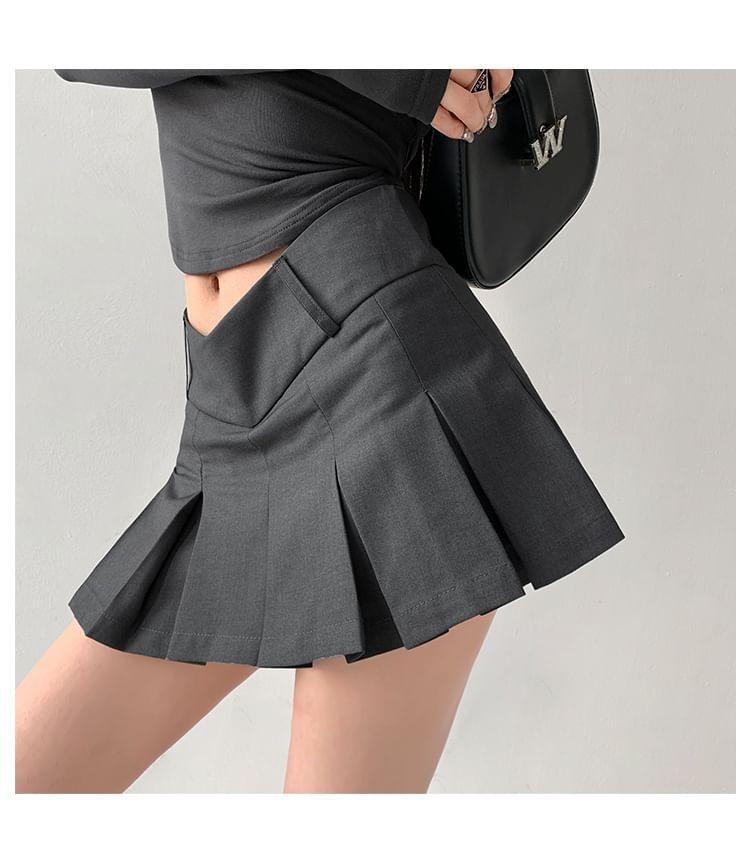 Low-Waist V-Shape Pleated Mini Skirt in 6 Colors Product Image