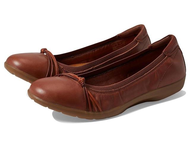 Clarks Meadow Rae Leather) Women's Flat Shoes Product Image