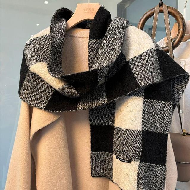 Plaid Knit Scarf Product Image