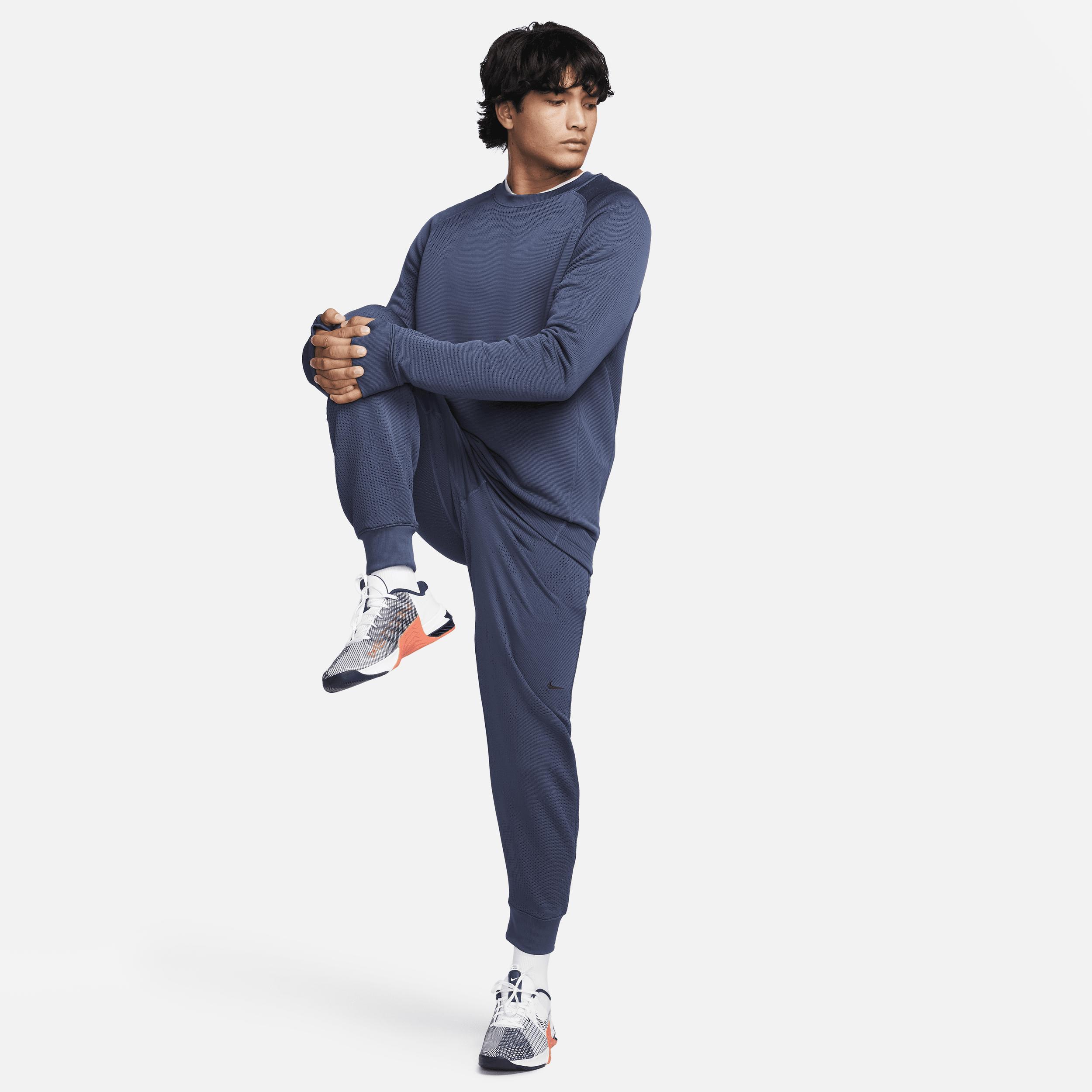 Nike A.P.S. Men's Therma-FIT ADV Versatile Crew Product Image