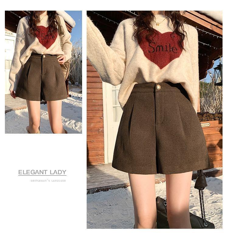 High Waist Plain Pleated Shorts Product Image