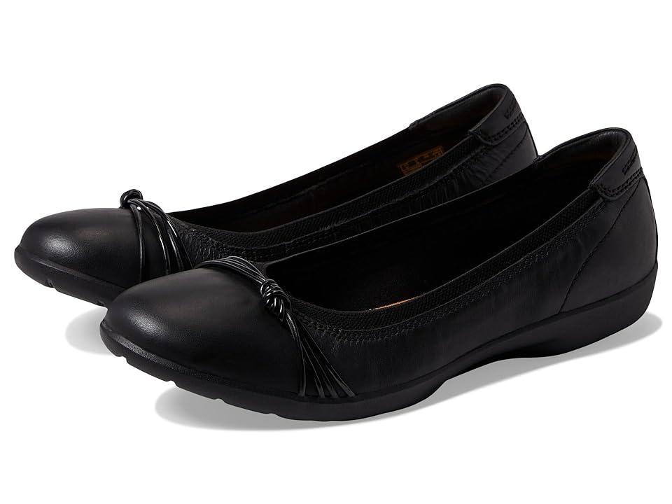 Clarks Meadow Rae Leather) Women's Flat Shoes Product Image