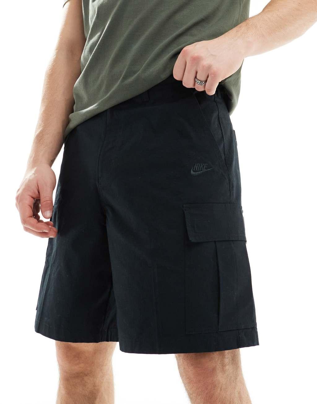 Nike Club woven cargo shorts in black Product Image