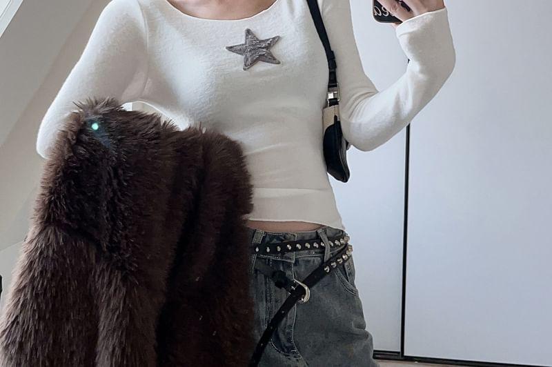 Long-Sleeve Scoop Neck Star Applique Slim Fit Crop T-Shirt Product Image