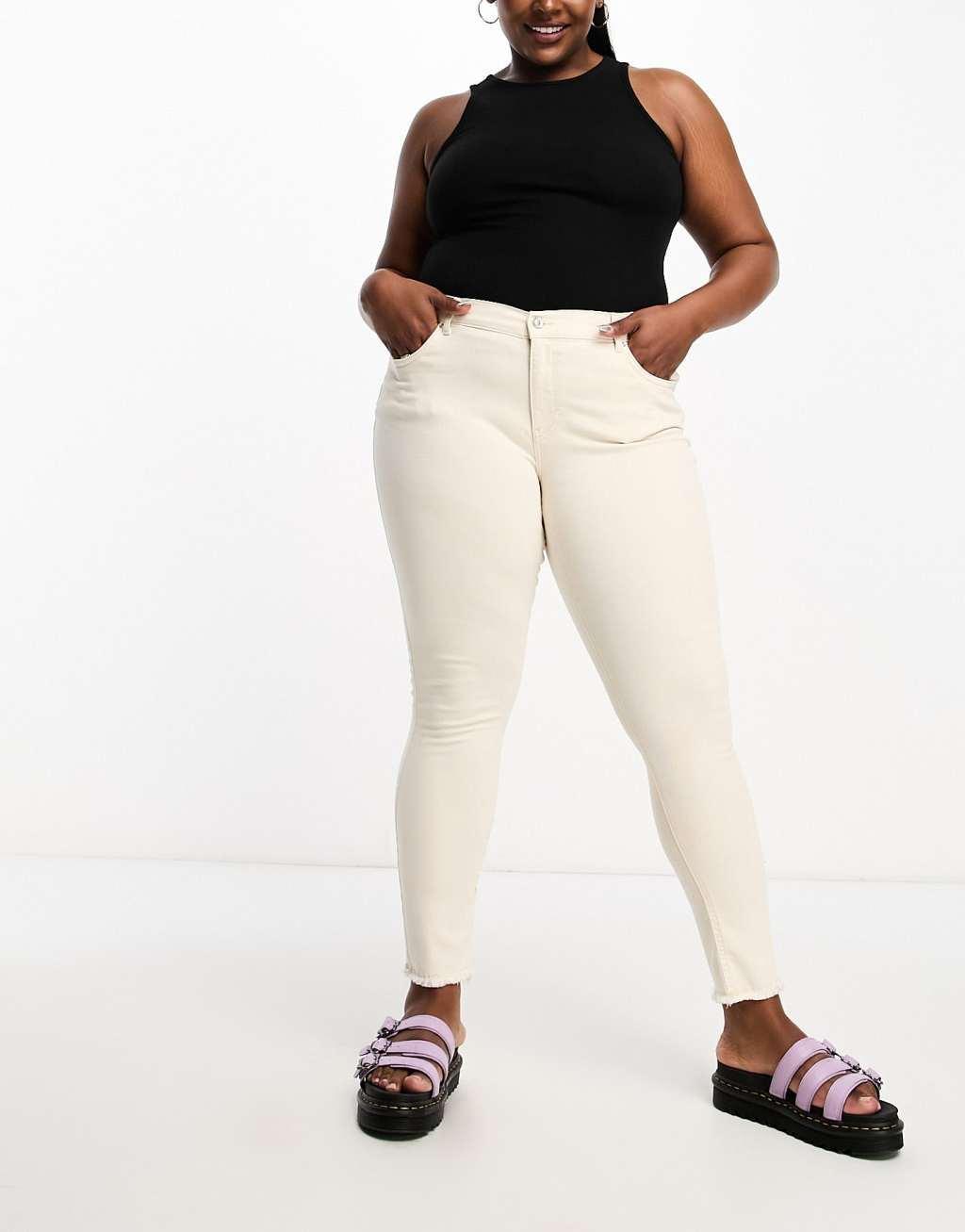 Only Curve skinny jeans in ecru  product image