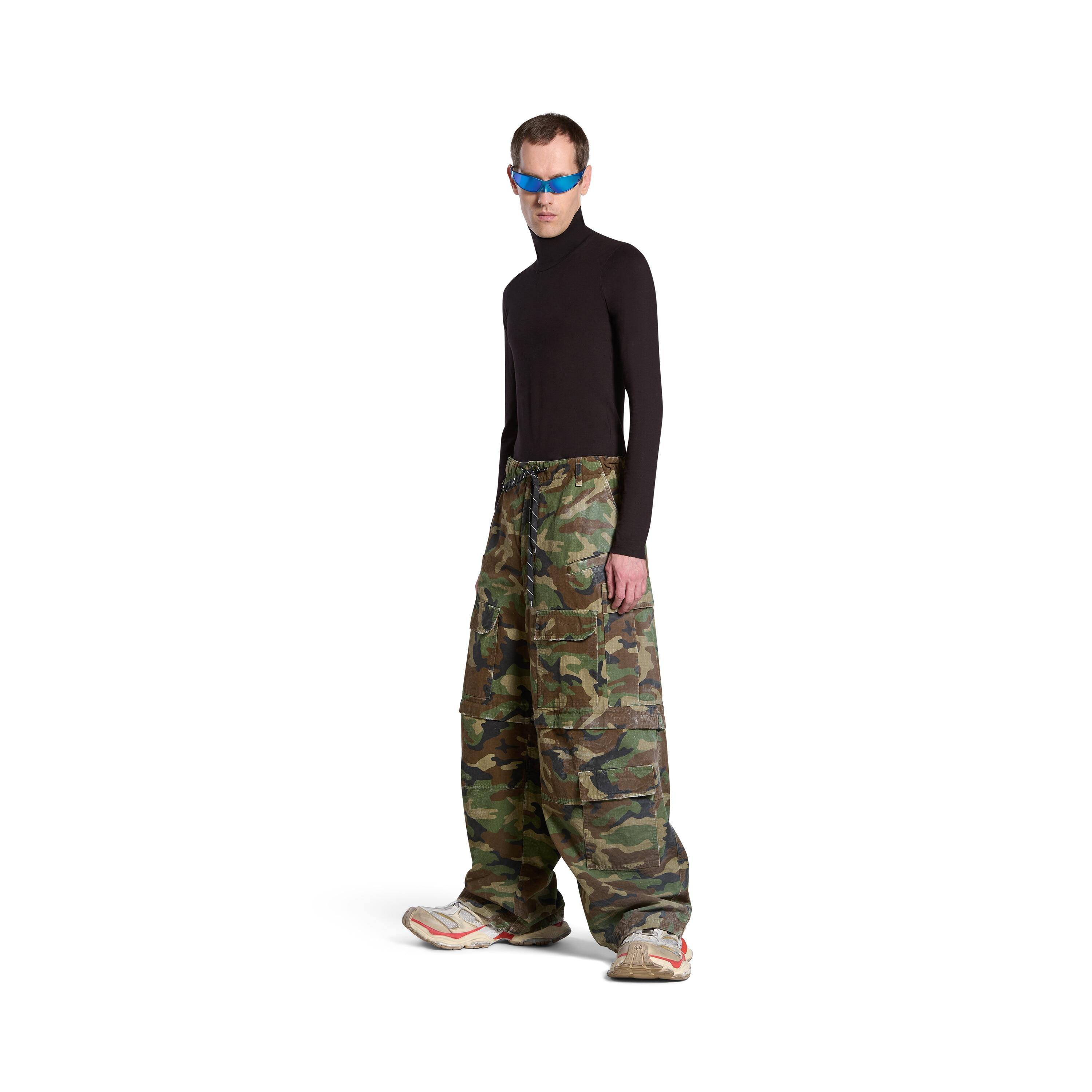 Men's Large Cargo Pants in Dark Green Product Image