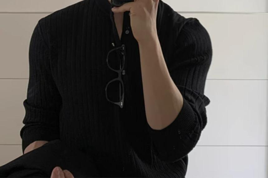 Long Sleeve Henley Neck Plain T-Shirt Product Image