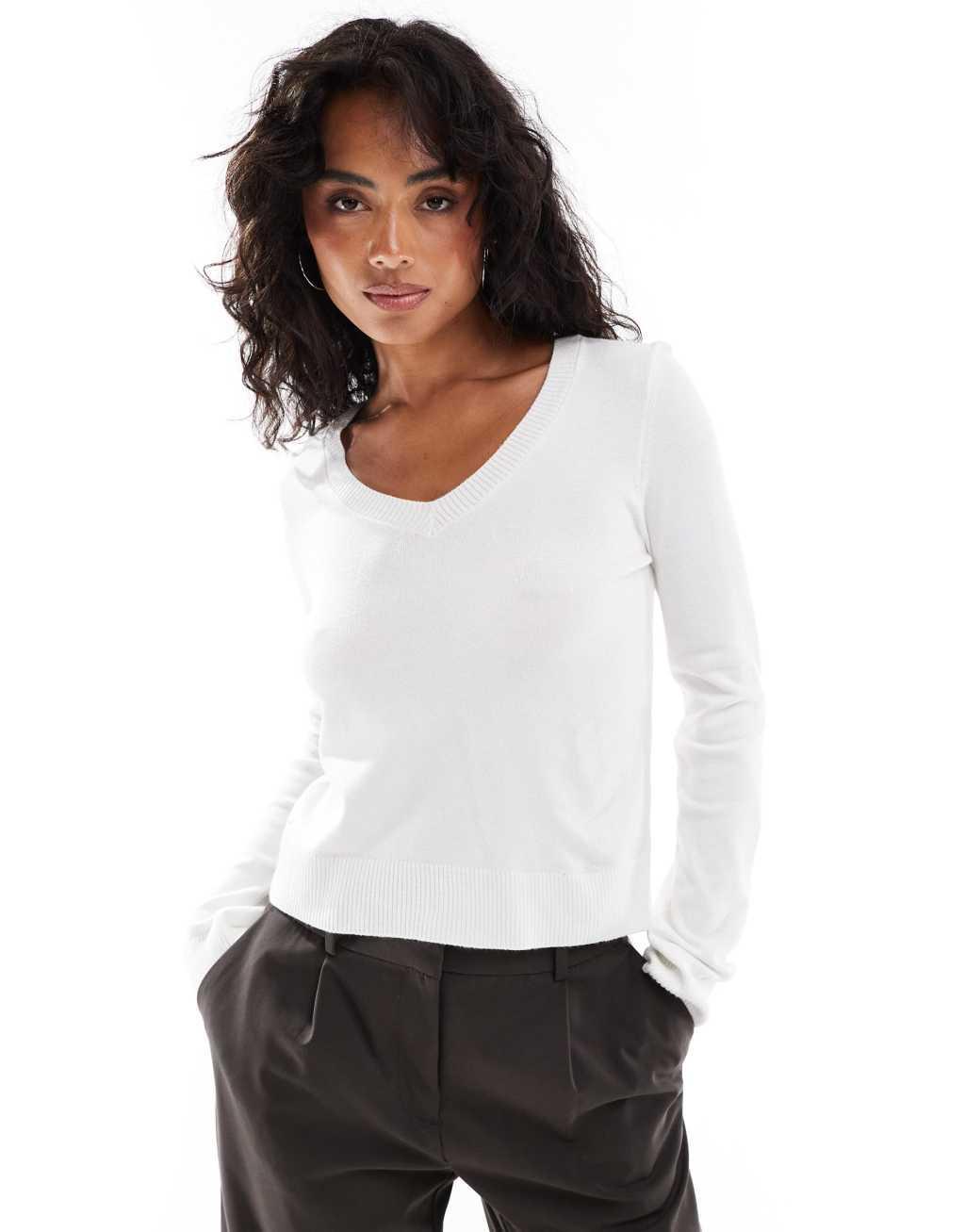 Stradivarius v neck sweater in cream Product Image