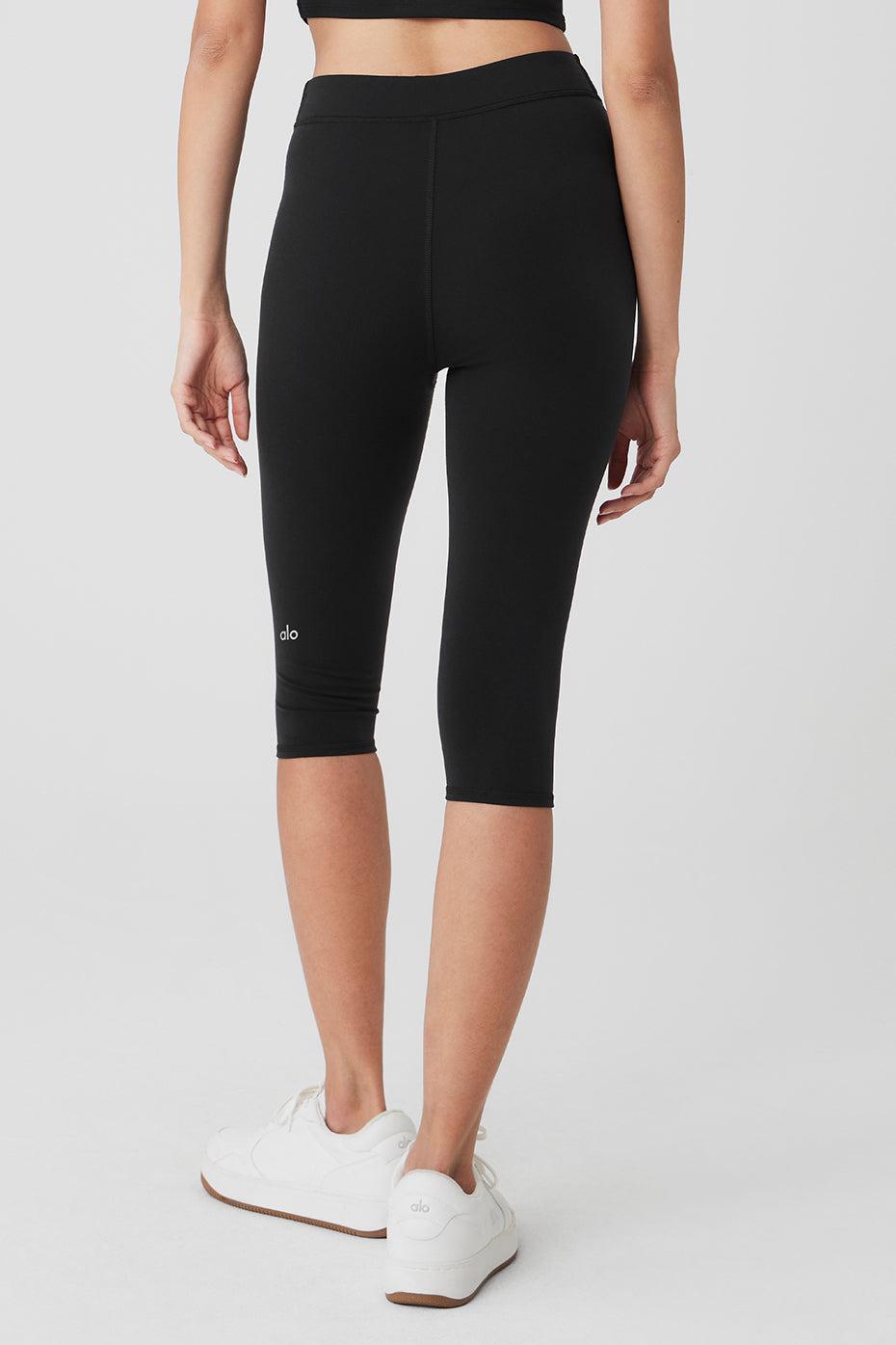 Alo Yoga | Airbrush V-Cut Define Capri Pants Product Image