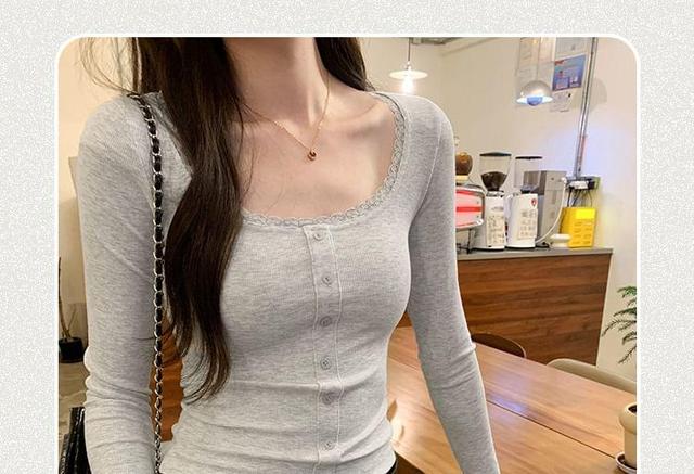 Long-Sleeve Scoop Neck Plain Lace Trim T-Shirt Product Image