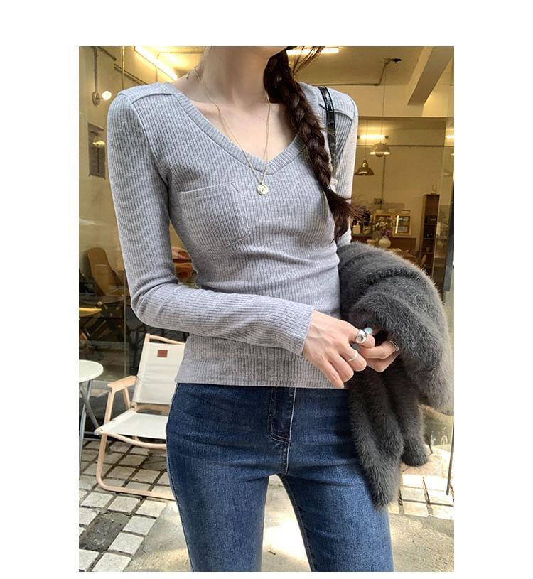 Long-Sleeve V-Neck Plain Knit Top Product Image