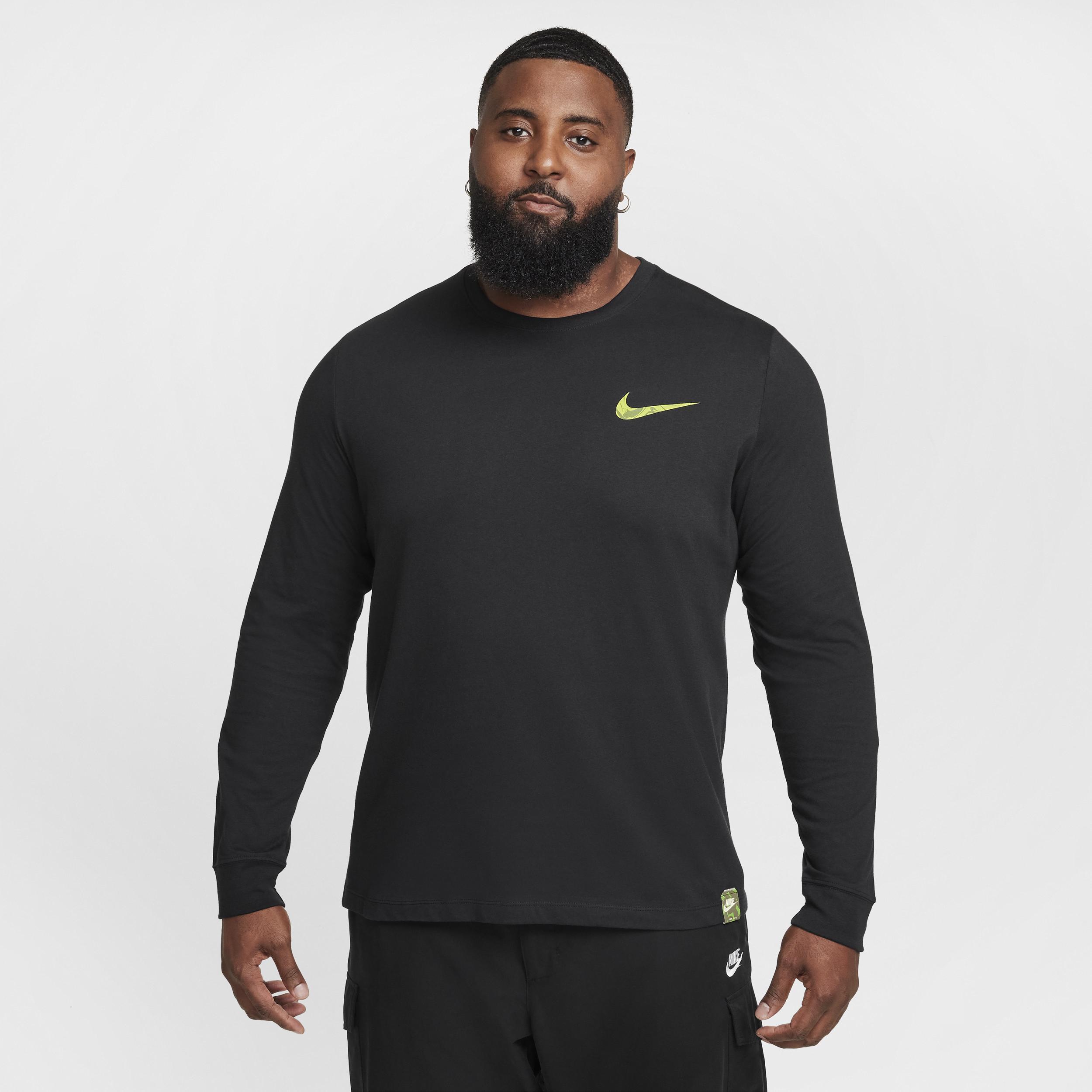 Nike Sportswear Club Long-Sleeve T-Shirt Product Image