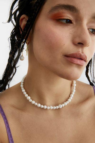 Velvet Luna Elizabeth Freshwater Pearl Necklace Womens at Urban Outfitters Product Image