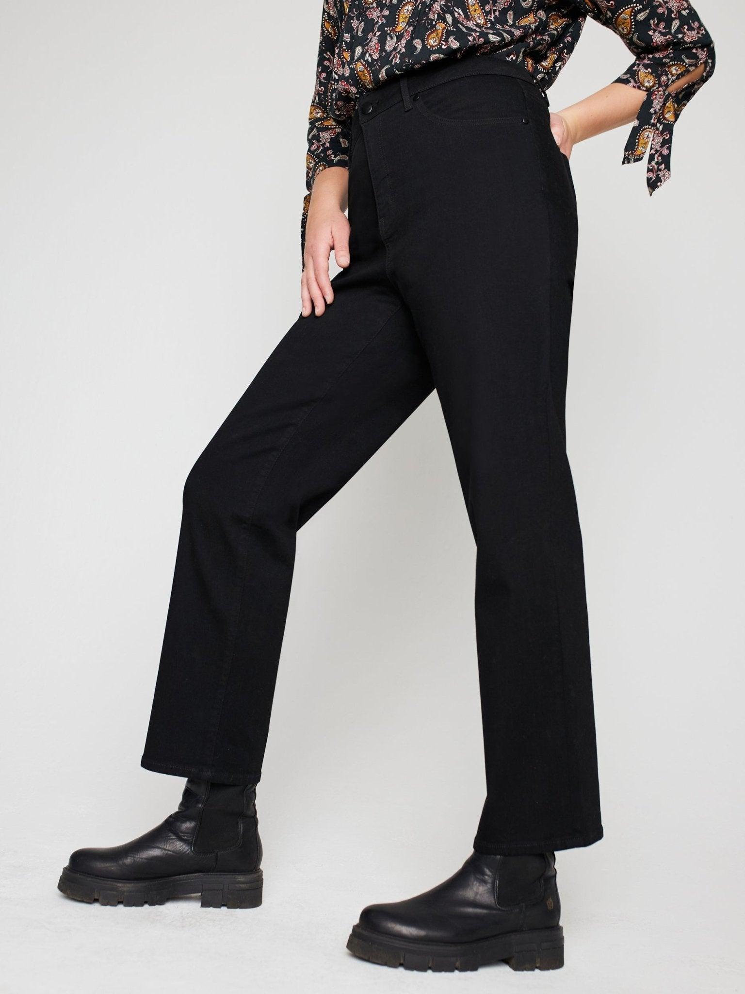 Westport Signature Black Straight Leg Jeans Female Product Image