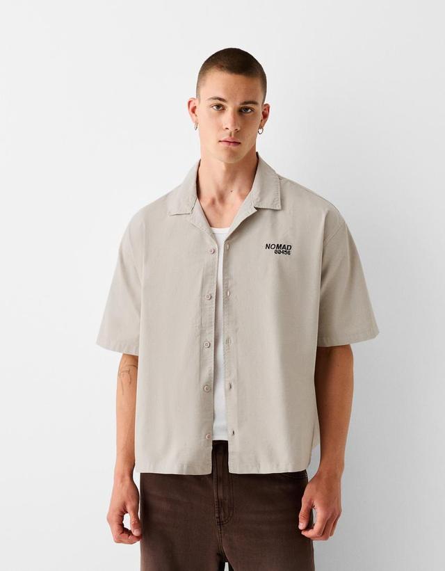 Short sleeve shirt with pockets and embroidery Product Image