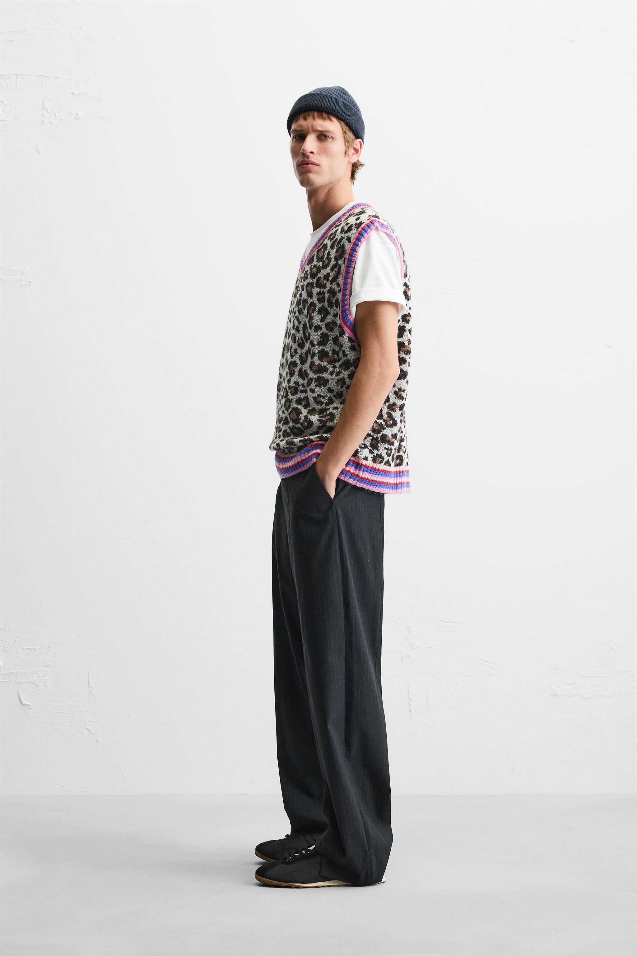 ANIMAL PRINT JACQUARD KNIT VEST Product Image