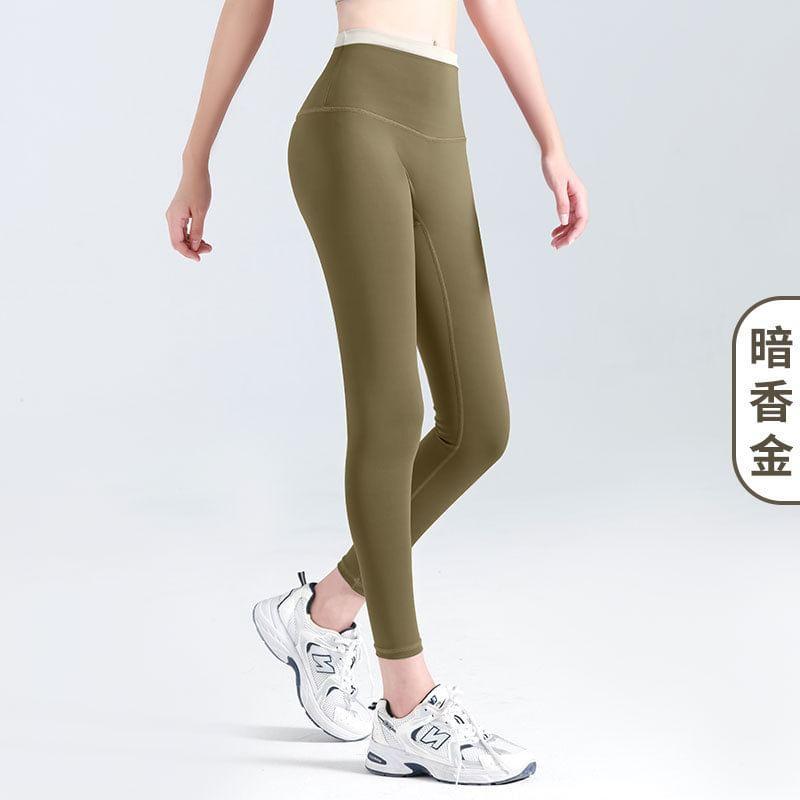 Mid Rise Contrast Trim Cropped Yoga Pants Product Image