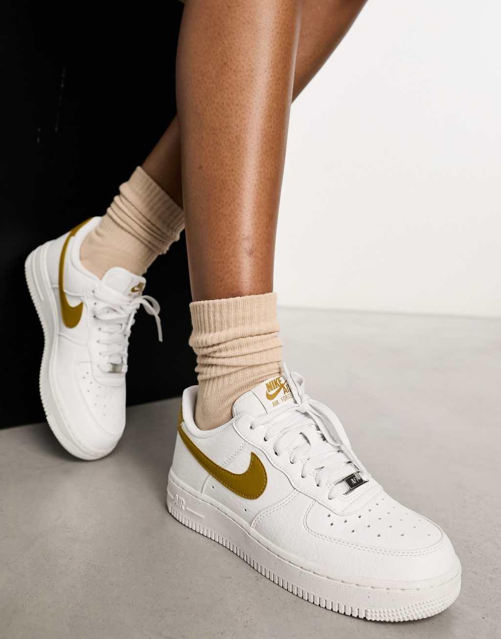 Nike Air Force 1 '07 SE sneakers in white & gold  product image