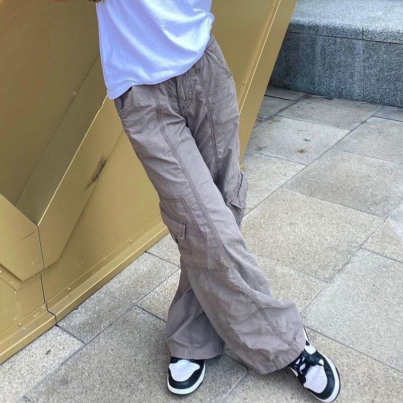 Low-Rise Loose-Fit Cargo Pants Product Image