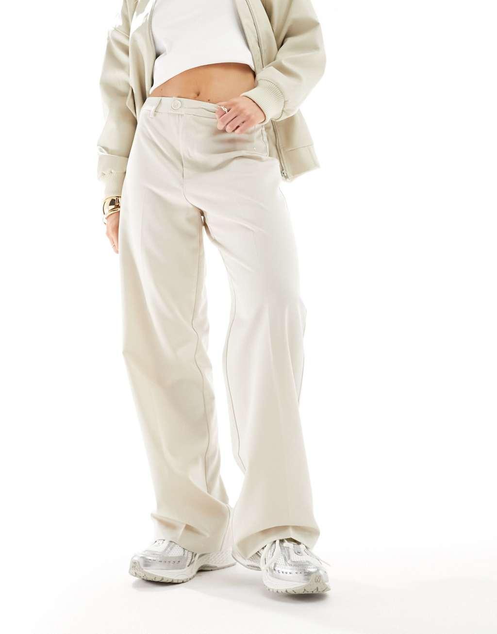 Stradivarius Petite tailored straight leg pants in mushroom Product Image