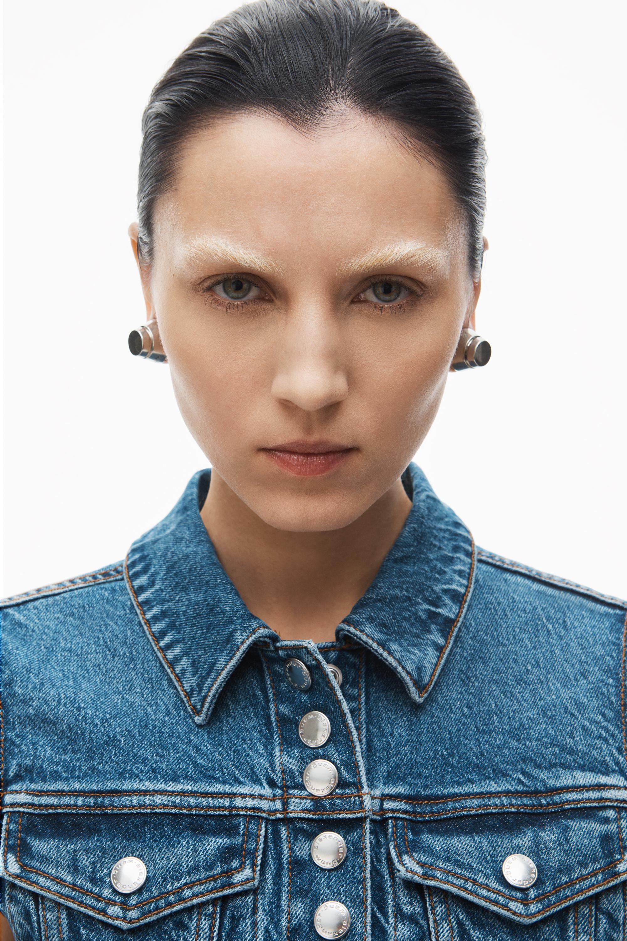 Cropped Trucker Vest In Comfort-stretch Denim Product Image