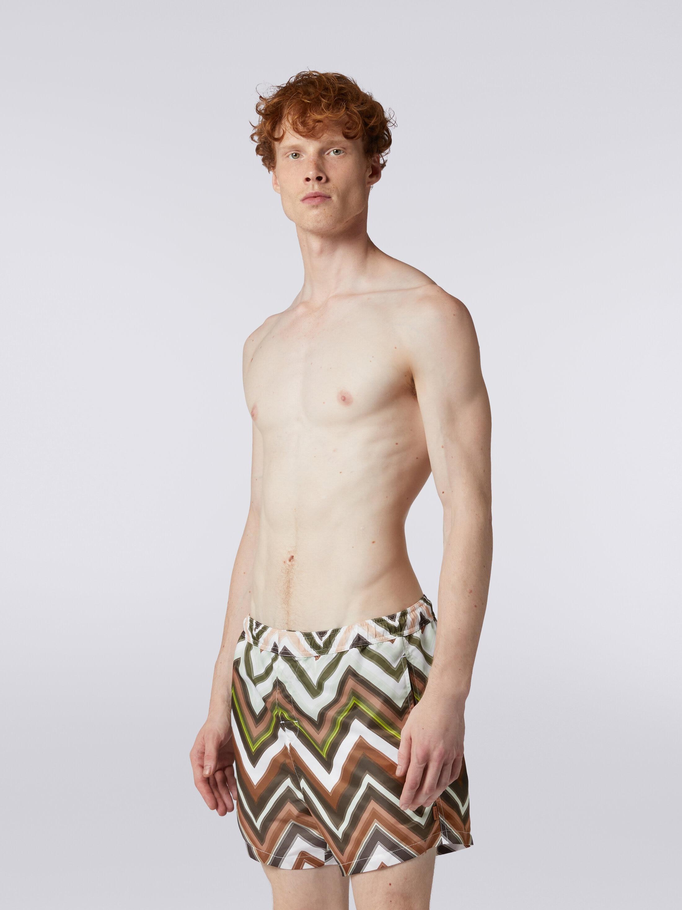 Swimming trunks in nylon with large gradated zigzag Product Image