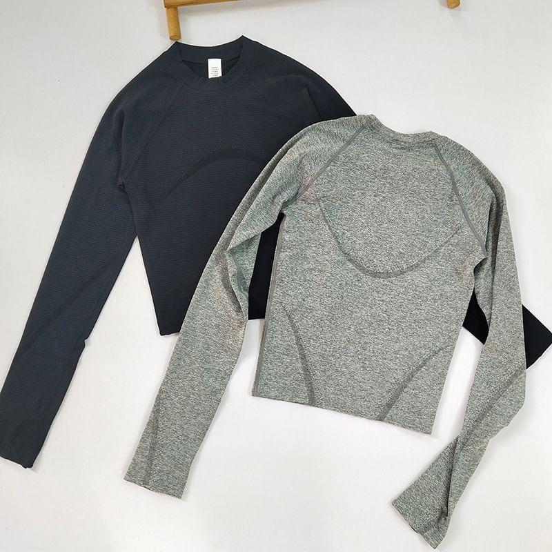 Long Sleeve Crew Neck Sport Cropped T-Shirt Product Image