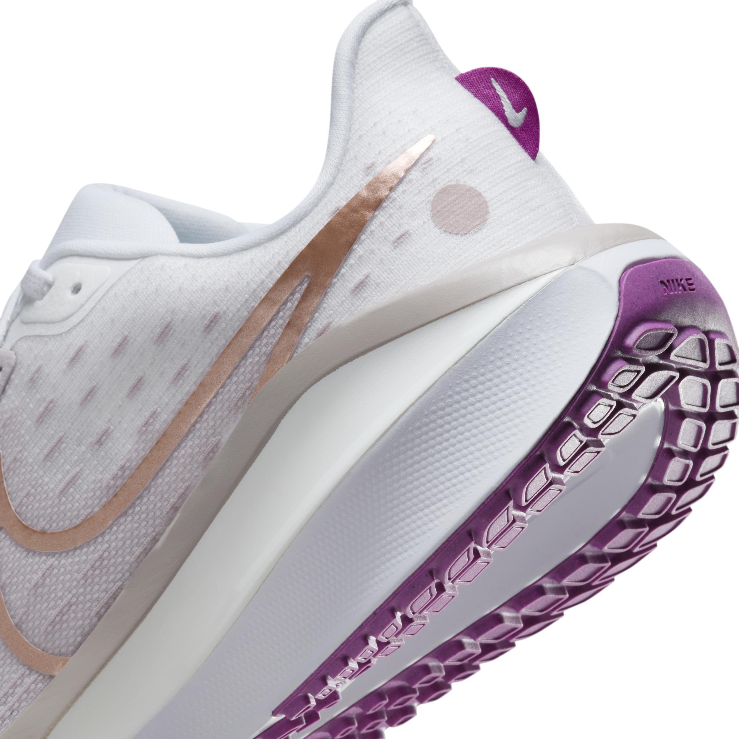 Nike Womens Vomero 17 Road Running Shoes (Extra Wide) Product Image