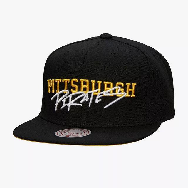 Mens Mitchell & Ness Pittsburgh Pirates Team Tagged Snapback Hat Product Image