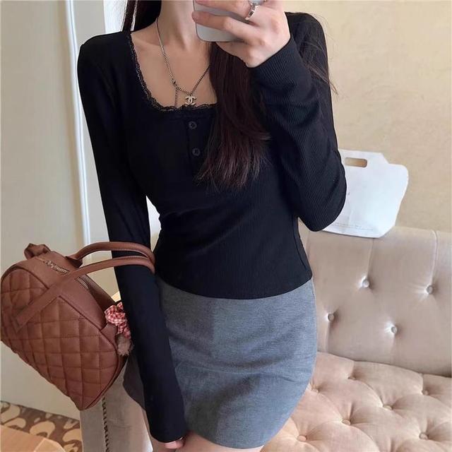 Long Sleeve Scoop-Neck Lace-Trim Plain Slim-Fit Top Product Image