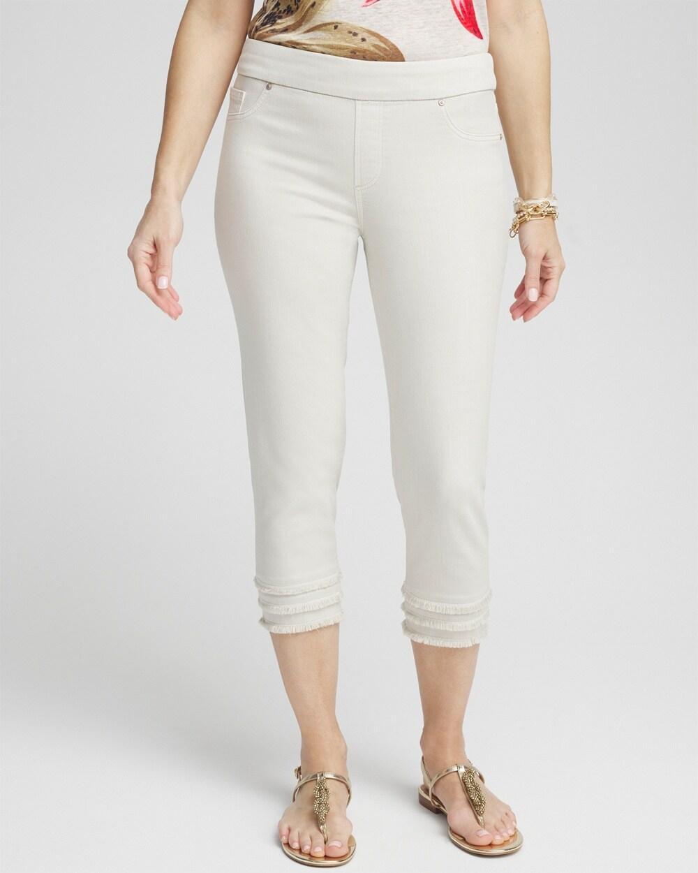 Women's Fray Hem Pull-On Cropped Capri Jeans Product Image