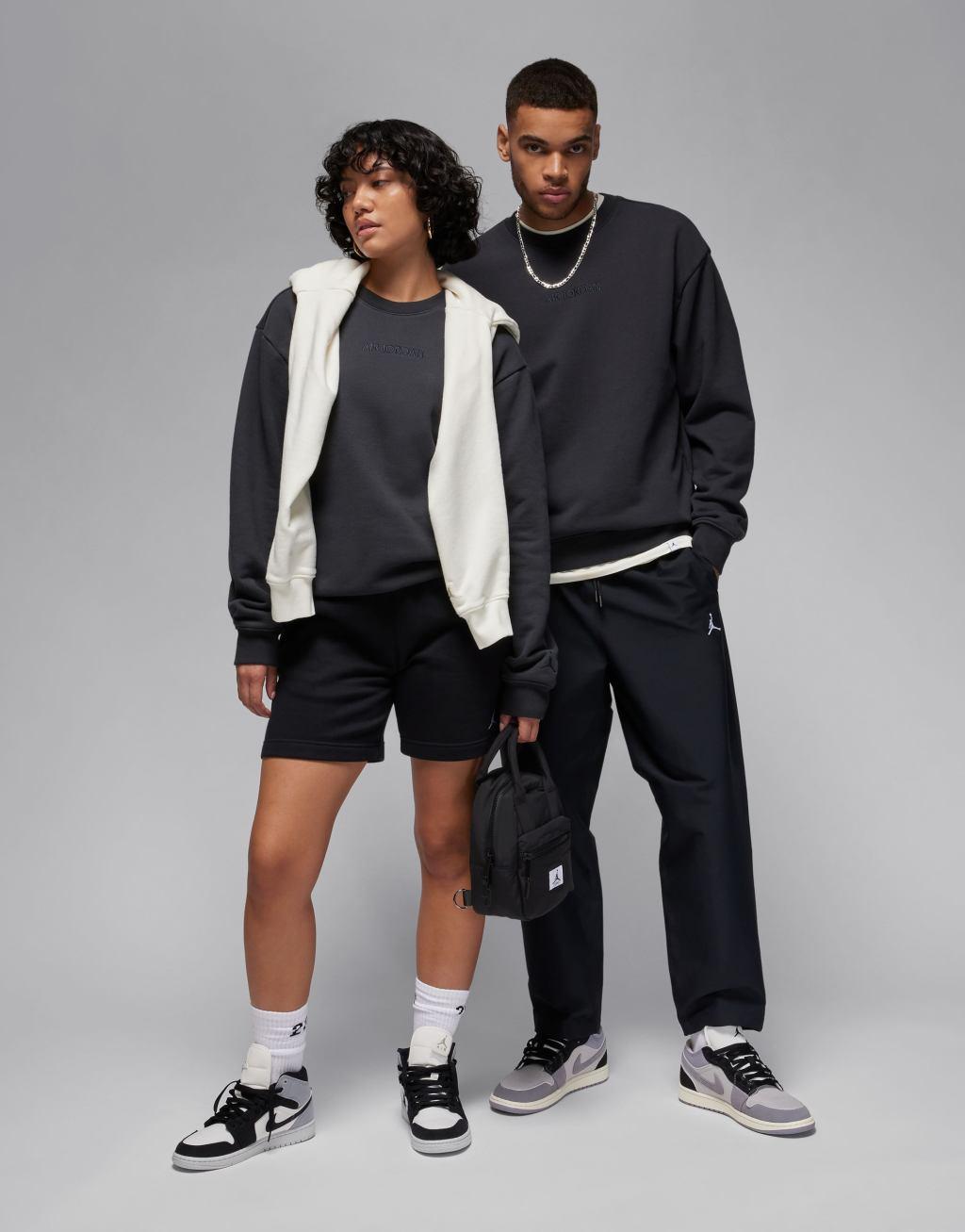 Nike Air Jordan crewneck sweatshirt in black Product Image