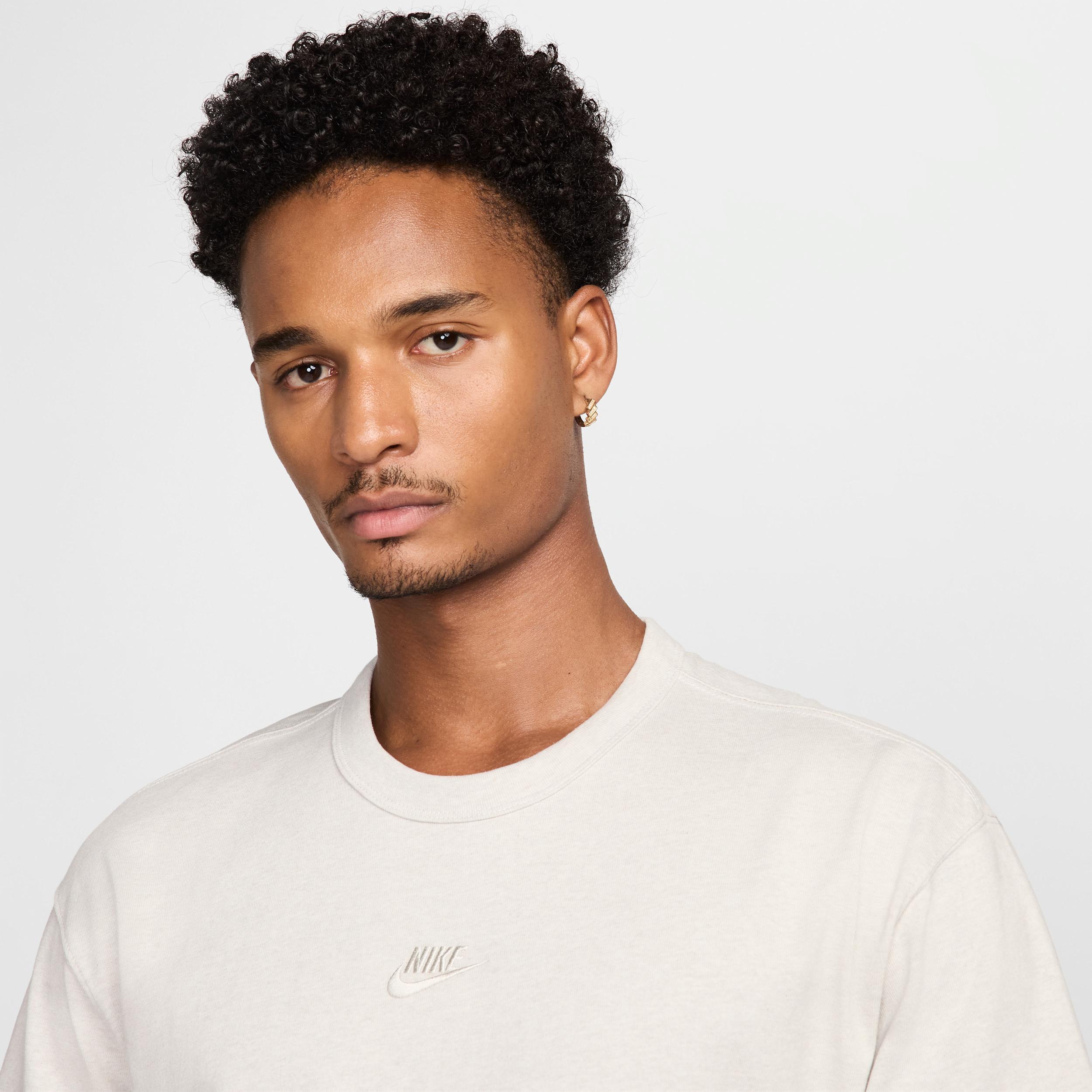 Nike Sportswear Premium Essentials Men's T-Shirt Product Image