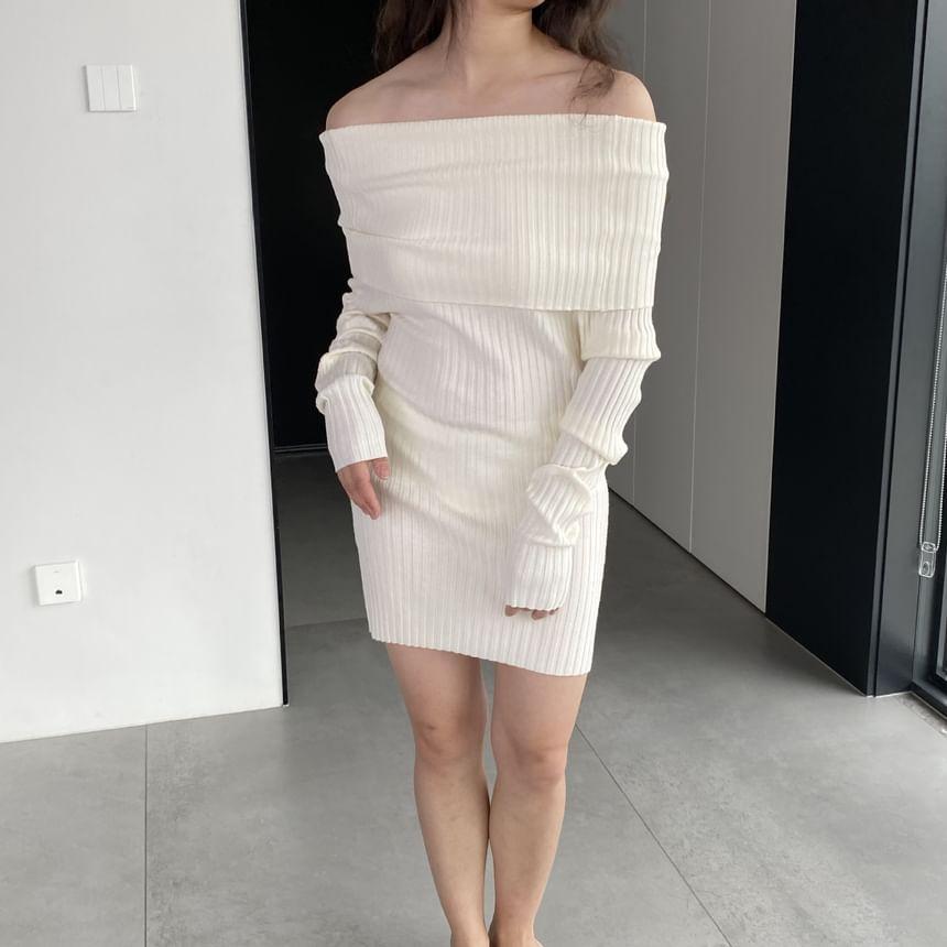 Long-Sleeve Off-Shoulder Plain Ribbed Sweater Product Image