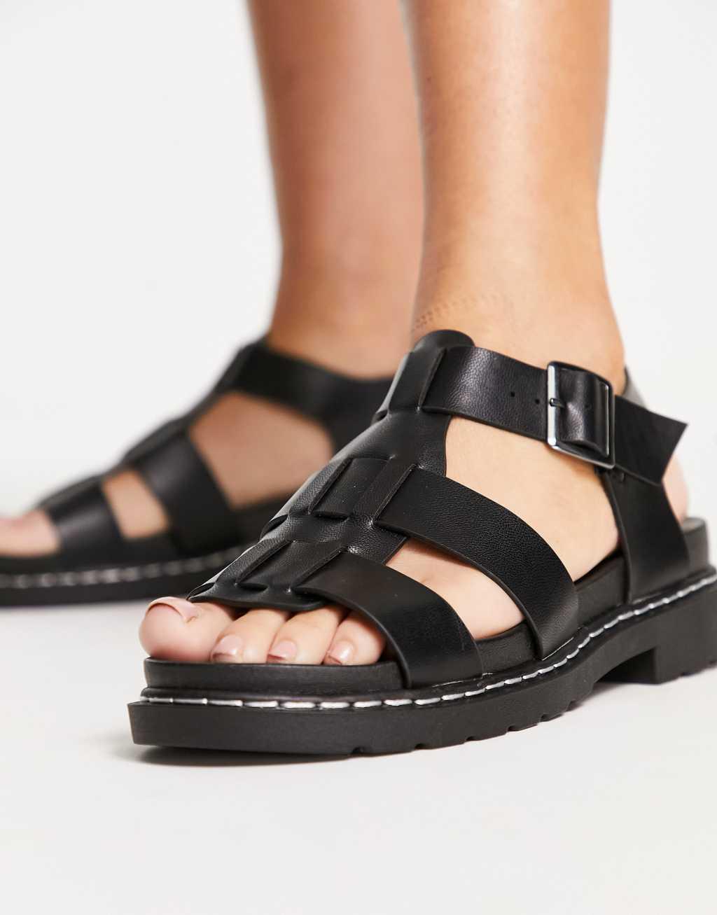 New Look crossover sandals in black Product Image